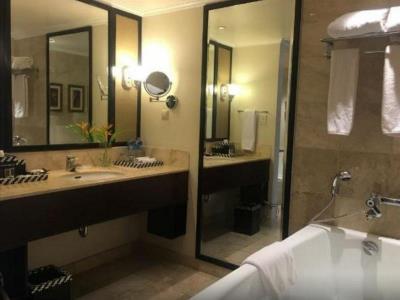 bathroom - hotel sheraton lampung - bandar lampung, indonesia