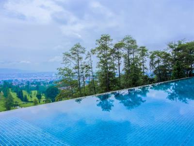 outdoor pool - hotel swiss-belresort dago heritage - bandung, indonesia