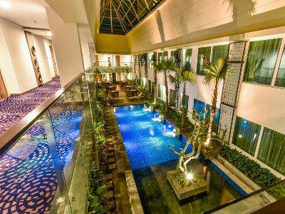 indoor pool - hotel holiday inn bandung pasteur - bandung, indonesia