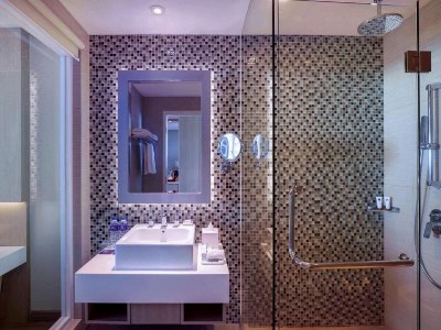bathroom - hotel grand mercure bandung setiabudi - bandung, indonesia