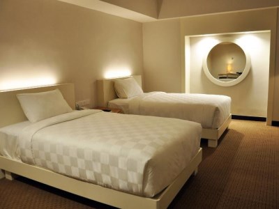 bedroom - hotel beverly hotel batam - batam, indonesia