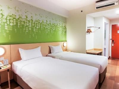 bedroom - hotel zest hotel harbour bay batam - batam, indonesia