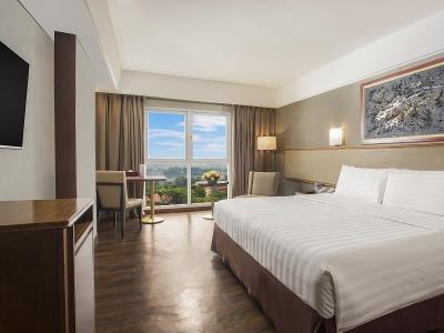 deluxe room - hotel swiss-belhotel bogor - bogor, indonesia