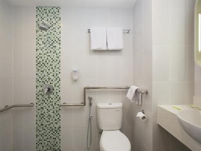 bathroom - hotel zest bogor - bogor, indonesia