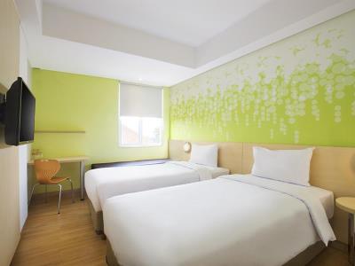 bedroom 2 - hotel zest bogor - bogor, indonesia