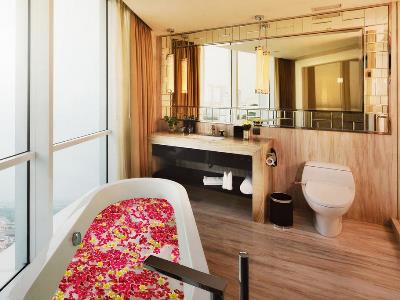 bathroom - hotel ciputra world by swiss-belhotel intl - surabaya, indonesia