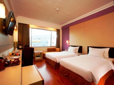 bedroom - hotel grand inna tunjungan - surabaya, indonesia