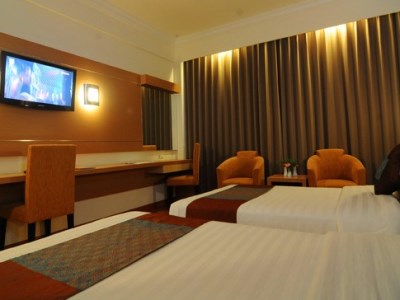 bedroom 2 - hotel grand inna tunjungan - surabaya, indonesia