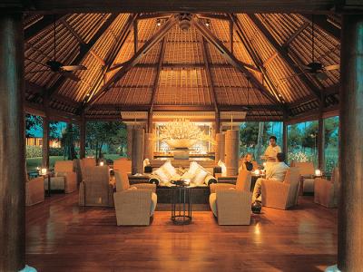 bar - hotel oberoi beach resort lombok - lombok, indonesia
