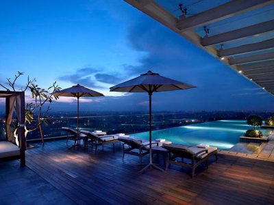 outdoor pool - hotel jw marriott - medan, indonesia