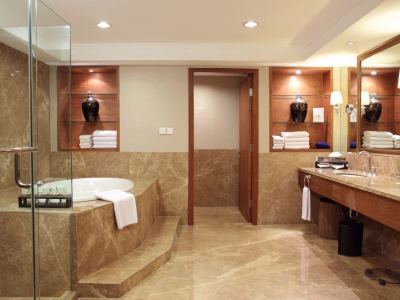 bathroom - hotel aryaduta medan - medan, indonesia