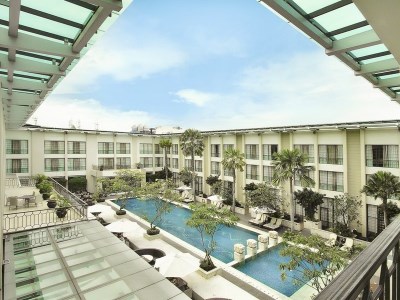 outdoor pool - hotel aryaduta medan - medan, indonesia