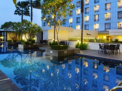 outdoor pool - hotel santika premiere dyandra medan - medan, indonesia