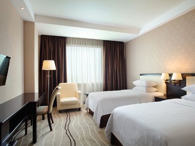 deluxe room - hotel four points by sheraton medan - medan, indonesia