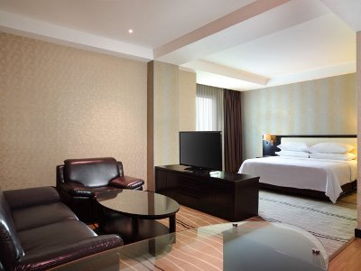 junior suite - hotel four points by sheraton medan - medan, indonesia