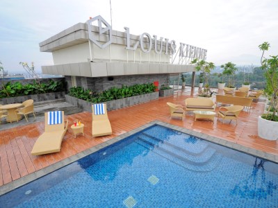 outdoor pool - hotel louis kienne hotel pandanaran - semarang, indonesia