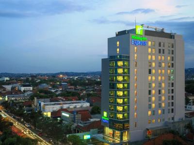 Holiday Inn Express Simpang Lima