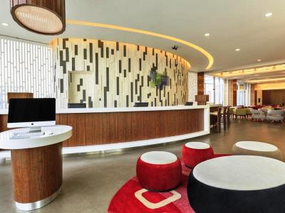lobby - hotel holiday inn express simpang lima - semarang, indonesia
