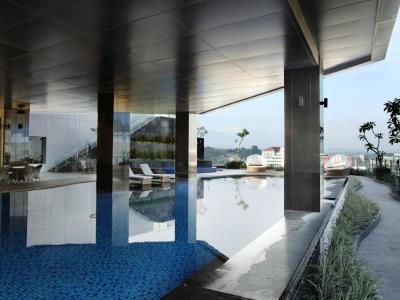 outdoor pool - hotel po hotel semarang - semarang, indonesia