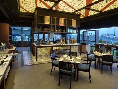 restaurant - hotel swiss-belinn saripetojo - surakarta, indonesia