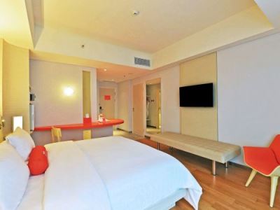 bedroom - hotel harris and conventions solo - surakarta, indonesia