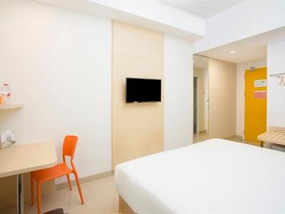 bedroom 2 - hotel zest parang raja solo by swiss-belhotel - surakarta, indonesia