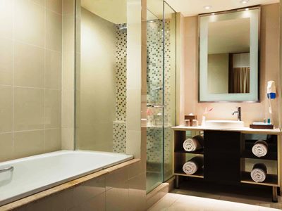 bathroom - hotel novotel manado golf resort and conv ctr - manado, indonesia