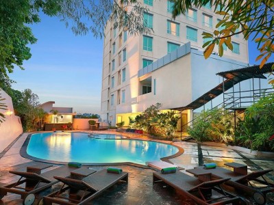outdoor pool - hotel swiss-belhotel maleosan manado - manado, indonesia