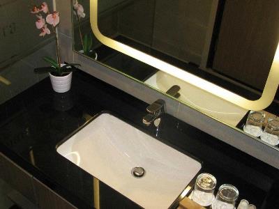 bathroom - hotel gammara hotel makassar - makassar, indonesia