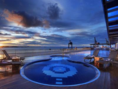 outdoor pool - hotel swiss-belhotel makassar - makassar, indonesia