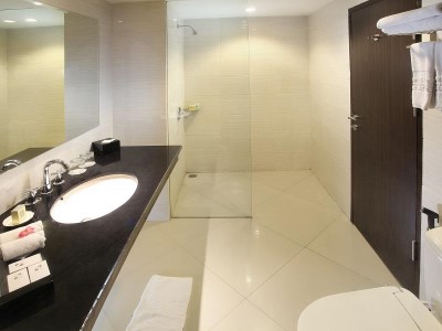 bathroom - hotel swiss-belhotel silae palu - palu, indonesia