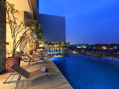 outdoor pool - hotel swiss-belinn karawang - karawang, indonesia