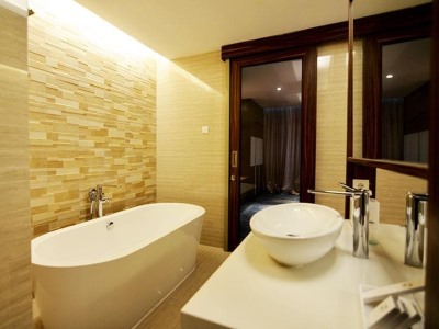 bathroom - hotel swiss-belhotel cirebon - cirebon, indonesia