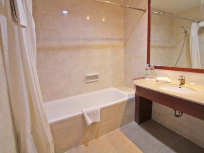 bathroom - hotel swiss-belhotel manokwari - manokwari, indonesia
