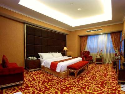 suite - hotel premier basko - padang, indonesia