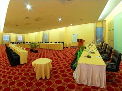 conference room 1 - hotel premier basko - padang, indonesia
