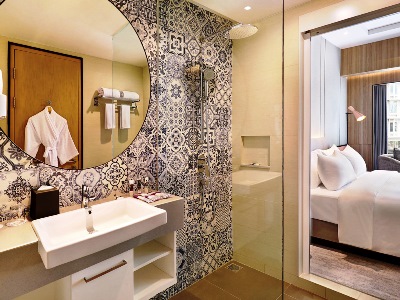bathroom - hotel mercure samarinda - samarinda, indonesia