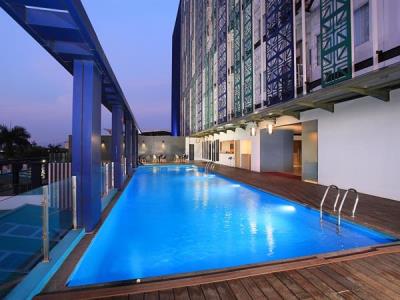 outdoor pool - hotel swiss-belinn modern cikande - serang, indonesia