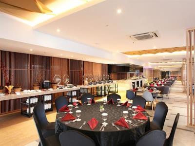 restaurant - hotel swiss-belinn modern cikande - serang, indonesia