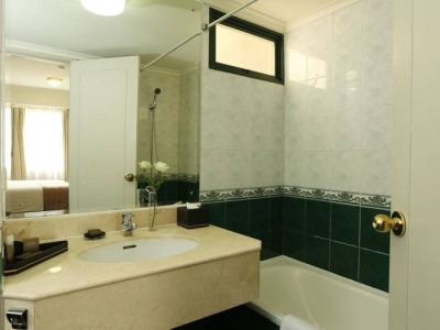 bathroom - hotel aryaduta suites semanggi - jakarta, indonesia