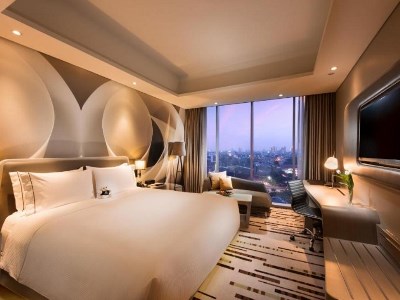 bedroom - hotel doubletree by hilton-diponegoro - jakarta, indonesia