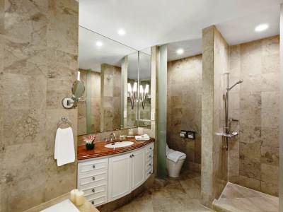 bathroom - hotel ascott jakarta - jakarta, indonesia
