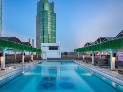 outdoor pool - hotel oakwood suites kuningan jakarta - jakarta, indonesia
