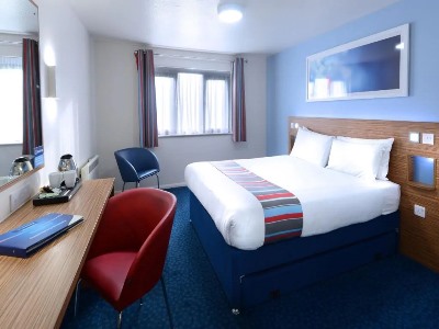 bedroom 1 - hotel travelodge cork airport - cork, ireland