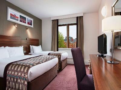 bedroom - hotel leonardo hotel dublin christchurch - dublin, ireland