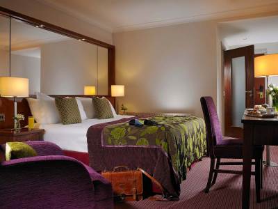 bedroom 1 - hotel camden court - dublin, ireland