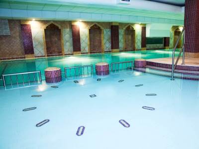 indoor pool - hotel camden court - dublin, ireland