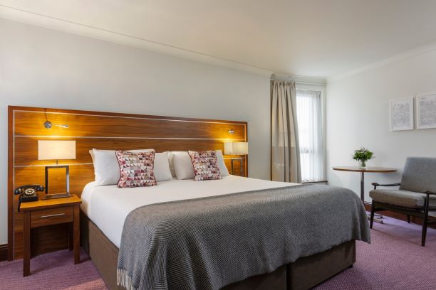 deluxe room - hotel the green - dublin, ireland