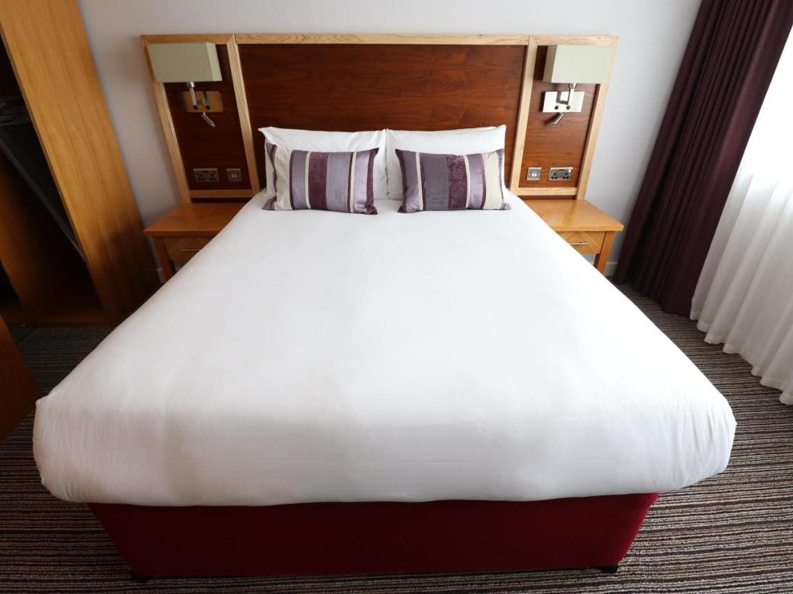 bedroom 2 - hotel aspect hotel park west - dublin, ireland