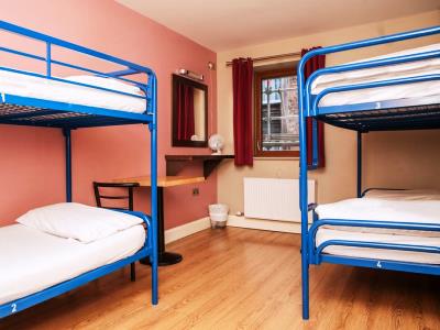 bedroom - hotel isaacs hostel dublin - dublin, ireland